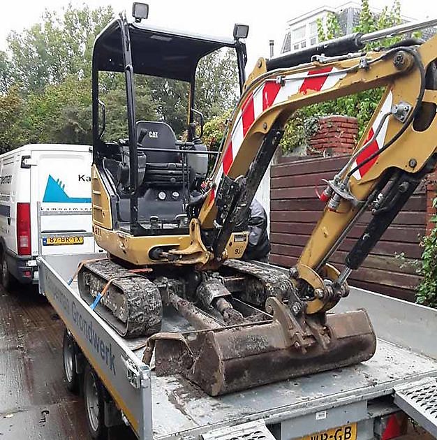 Verhuur van machines met bemanning, gereedschappen en containers. - Kamperman Grondwerk B.V. Groningen Scheemda