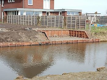 Rooien en planten van bomen, coniferen en struiken, plaatsen van beschoeiingen Kamperman Grondwerk B.V. Groningen Scheemda