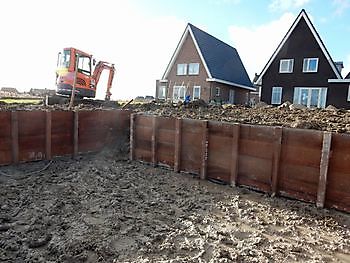 Rooien en planten van bomen, coniferen en struiken, plaatsen van beschoeiingen Kamperman Grondwerk B.V. Groningen Scheemda