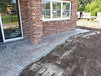 Bestrating rondom uw huis laten aanleggen Kamperman Grondwerk B.V. Groningen Scheemda